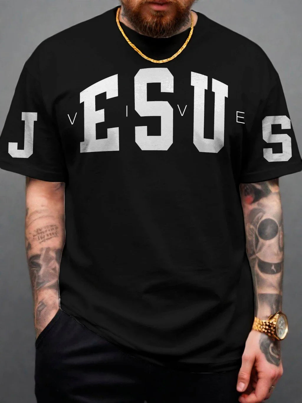 Camiseta Masculina Jesus Vive — A Vitória que Você Veste