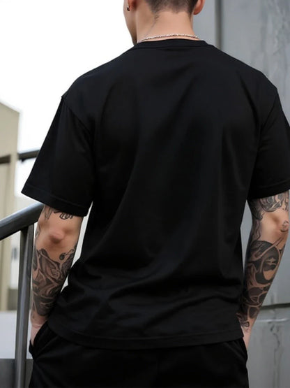 Camiseta “Cruz Mini” — A Peça Clean Pra Quem Carrega a Fé com Elegância