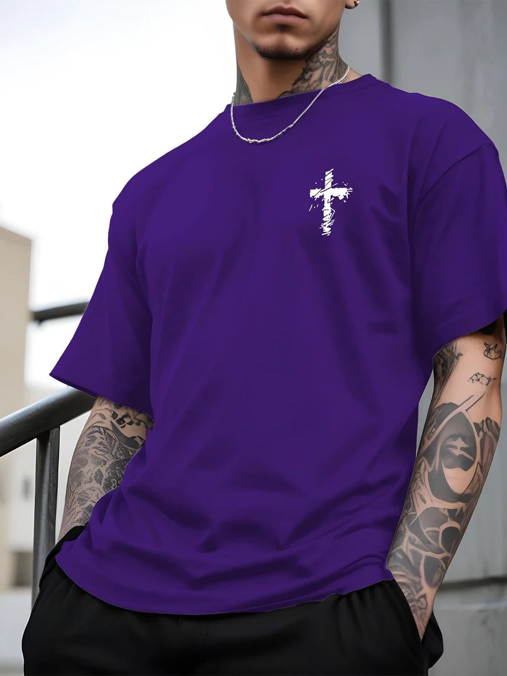 Camiseta “Cruz Mini” — A Peça Clean Pra Quem Carrega a Fé com Elegância