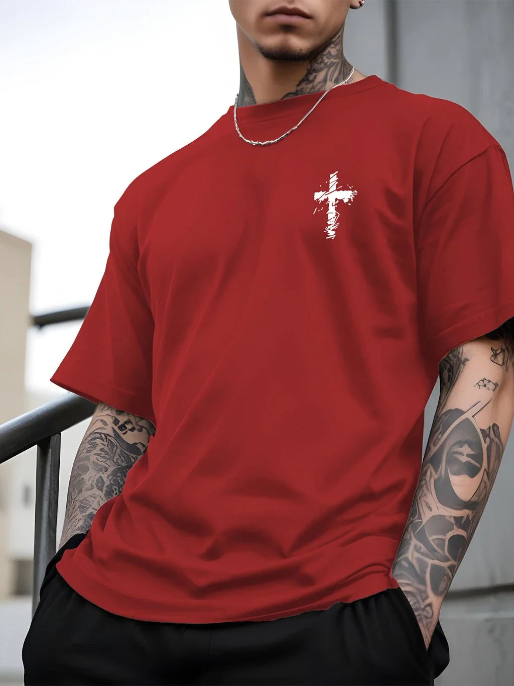 Camiseta “Cruz Mini” — A Peça Clean Pra Quem Carrega a Fé com Elegância