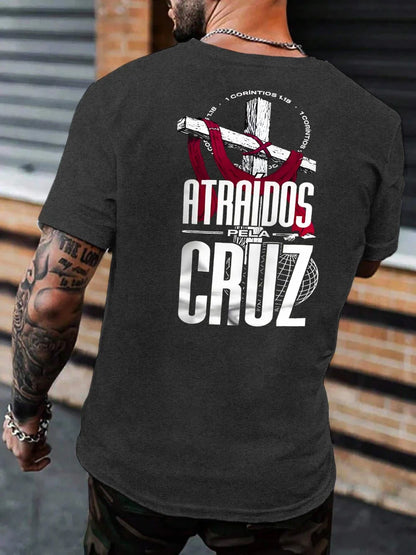 Camiseta Evangélica Street “Atraídos pela Cruz” — Vista a Redenção com Atitude