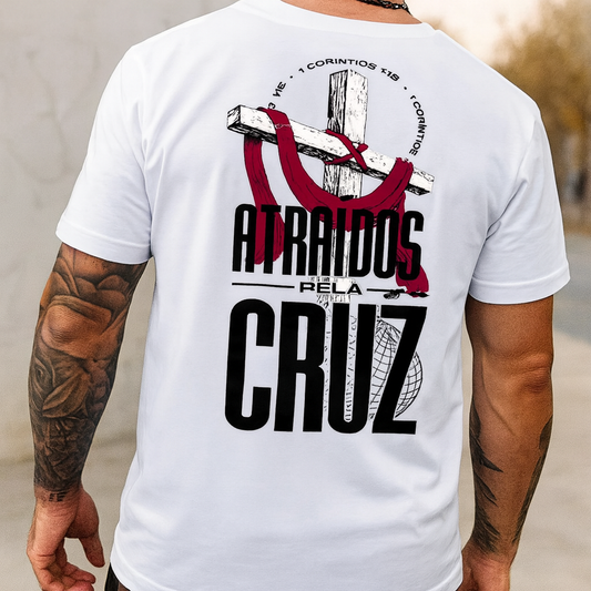 Camiseta Evangélica Street “Atraídos pela Cruz” — Vista a Redenção com Atitude