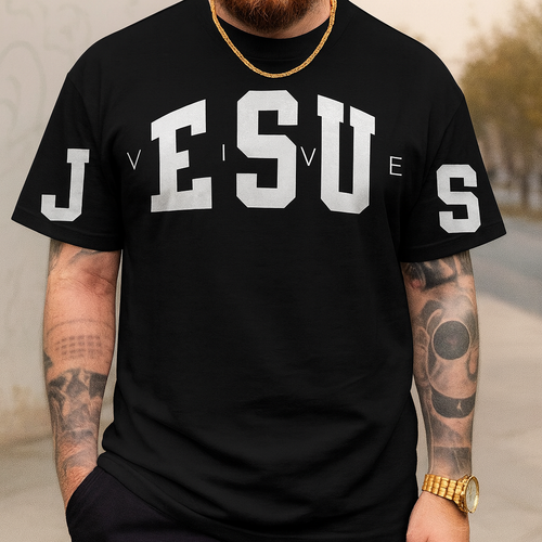 Camiseta Masculina Jesus Vive — A Vitória que Você Veste